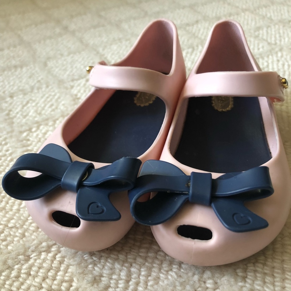 Mini Melissa light pink Mary Janes with navy bows